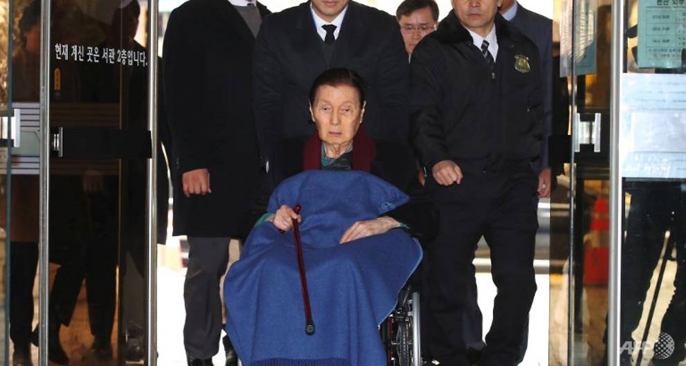 founder of south koreas lotte group given 4 years jail