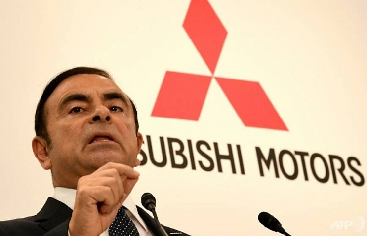 Japan court extends detention of former Nissan chief Ghosn