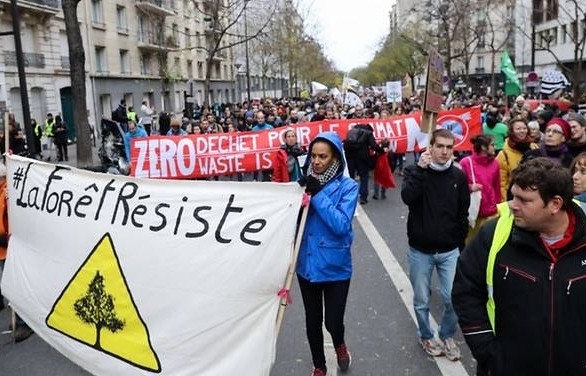 Thousands march for climate in Paris despite 'yellow vest' unrest