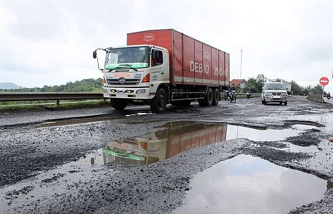 Traffic accidents caused by potholes raise public concern