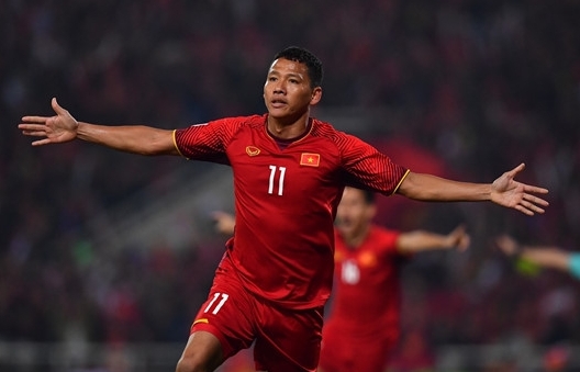 vietnam win aff suzuki cup as anh duc nguyen volley downs malaysia