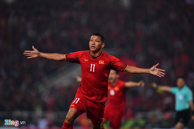 vietnam win aff suzuki cup as anh duc nguyen volley downs malaysia