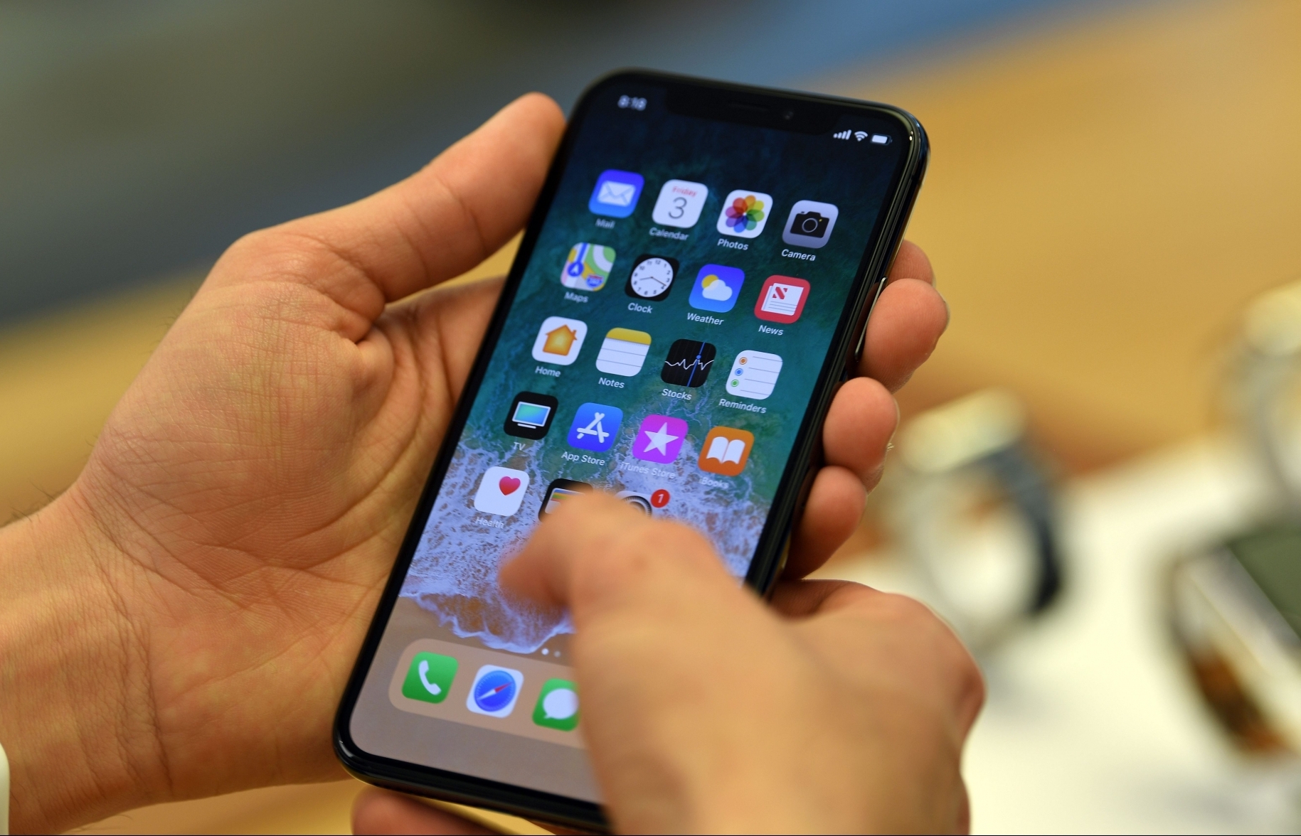 Apple risks iPhone ban in Germany after court ruling