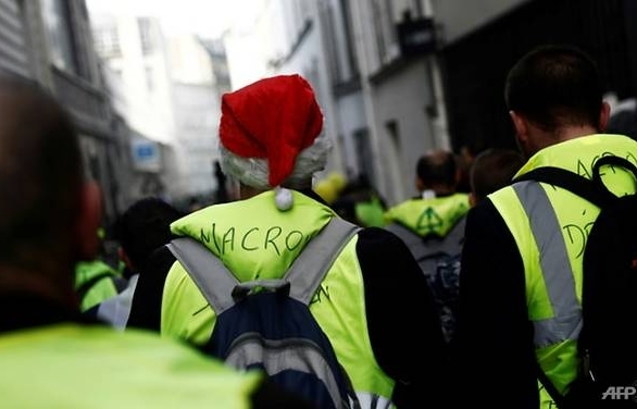 'Yellow vest' protest numbers fall in run-up to Christmas