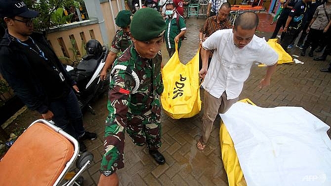 indonesia tsunami death toll rises to 222 hundreds more injured