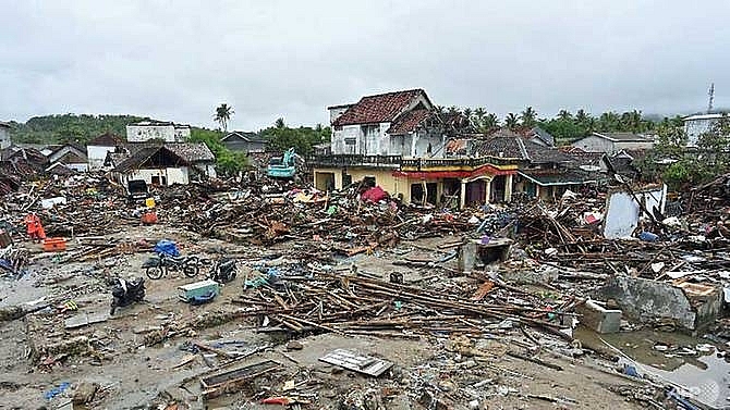prayers fear in tsunami struck indonesian towns as toll tops 400
