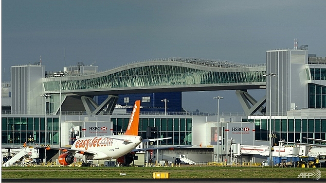 londons gatwick airport sold to french vinci conglomerate