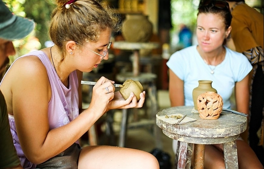 visiting 500 year old pottery making village of thanh ha