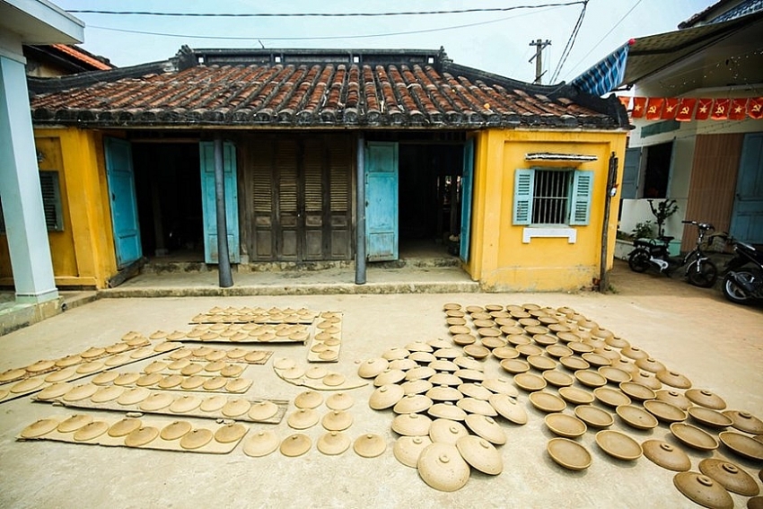 visiting 500 year old pottery making village of thanh ha