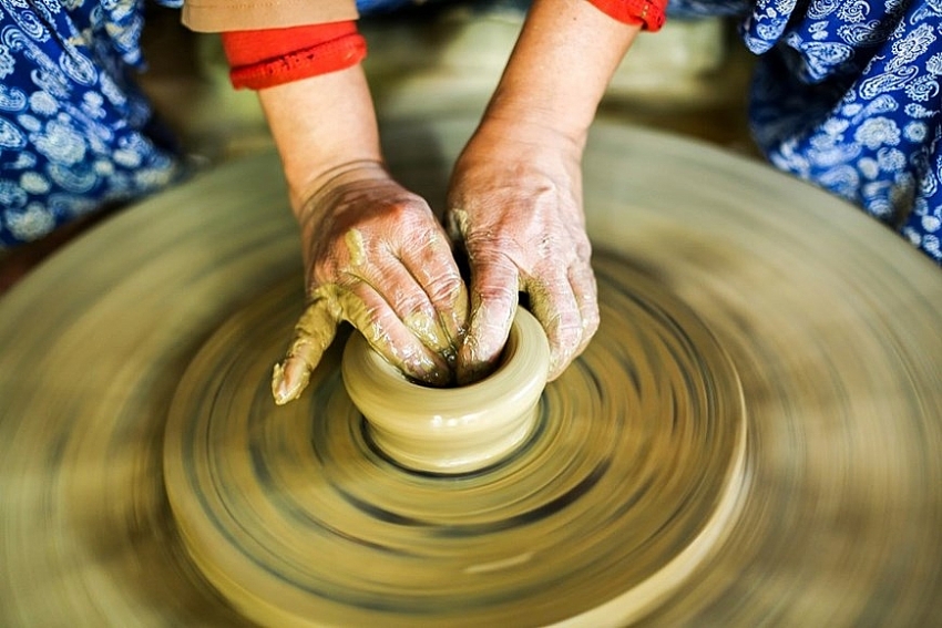 visiting 500 year old pottery making village of thanh ha