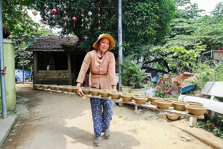 visiting 500 year old pottery making village of thanh ha