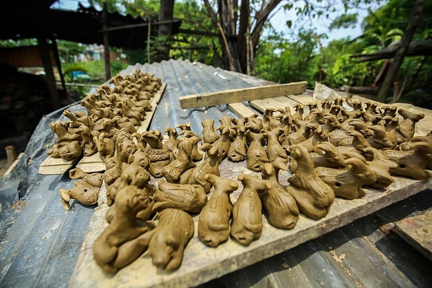 visiting 500 year old pottery making village of thanh ha