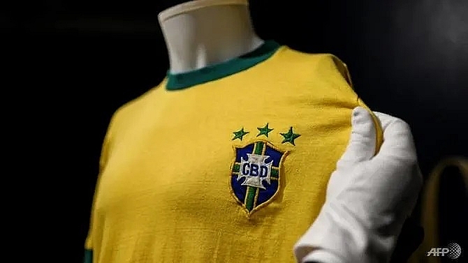 peles last brazil jersey sells for 30000 euros in italy