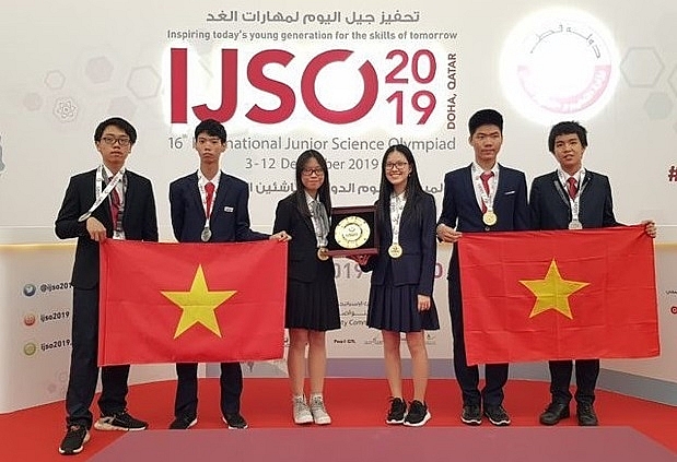 vietnamese students win three golds three silvers at ijso