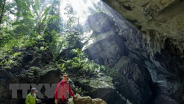 private company granted exclusive rights to son doong tours