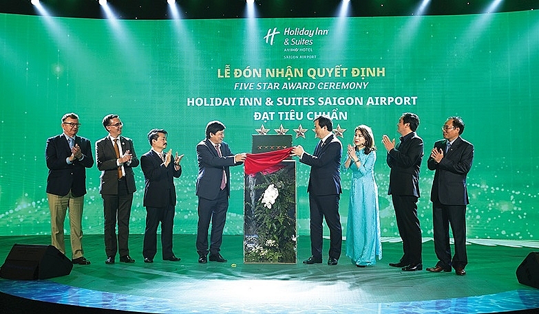 first holiday inn suites in vietnam gets five stars