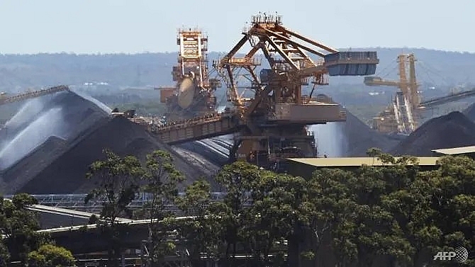 australia pm defends coal as climate fuelled bushfires burn