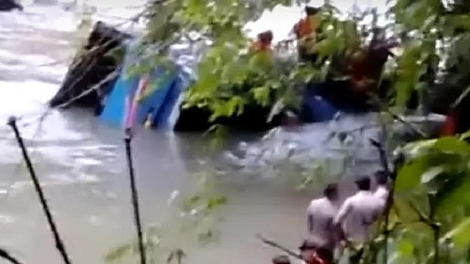at least 27 dead after bus plunges into ravine in indonesia