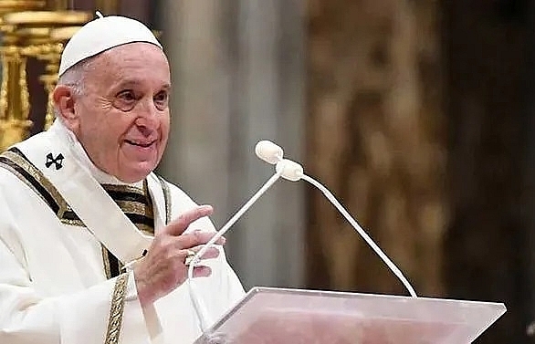 Pope Francis kicks off Christmas celebrations with midnight Mass