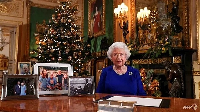 queen admits bumpy year in christmas message