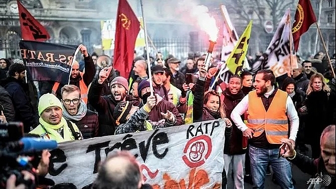 on day 22 french transport strike heads for record