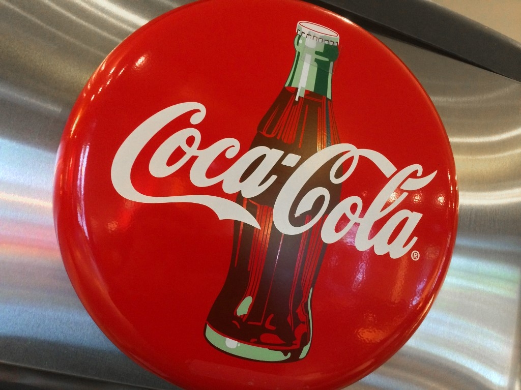 coca cola to cut 2200 jobs globally