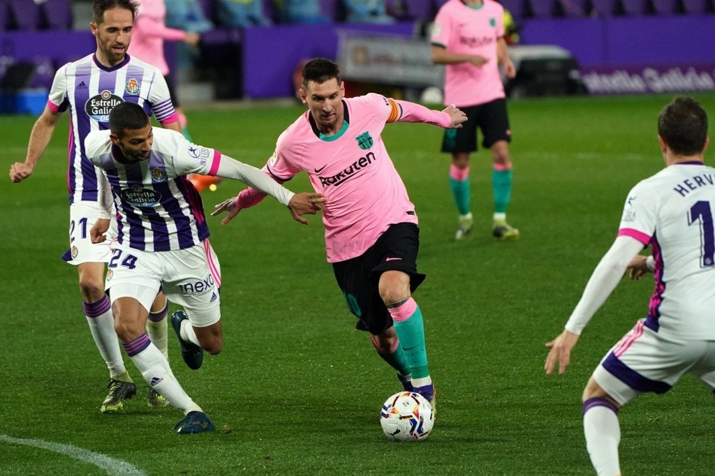 messi overtakes peles goal record as atletico cement liga lead