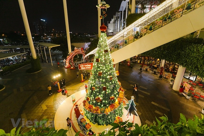 giant christmas trees in capital city