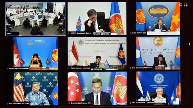 G7 foreign and development ministers meet with ASEAN counterparts via videoconference on December 12. (Photo: VNA)