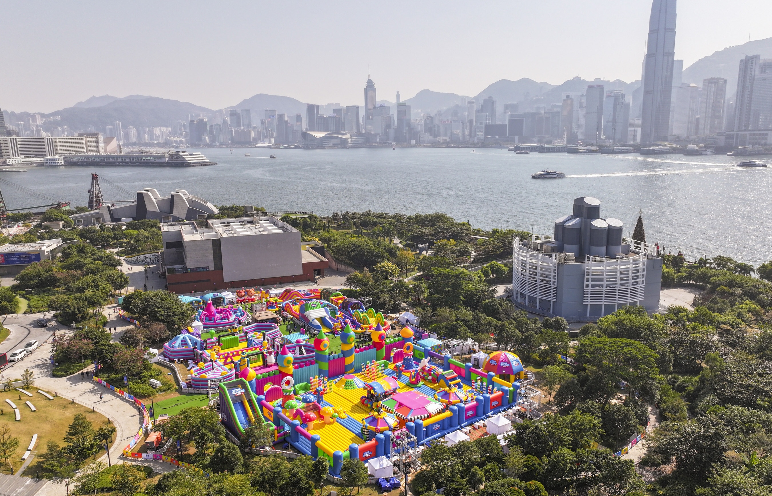 Incubase studio presents the world's largest inflatable bounce party  "HSBC Life The Big Bounce World Tour - Hong Kong" grand opening