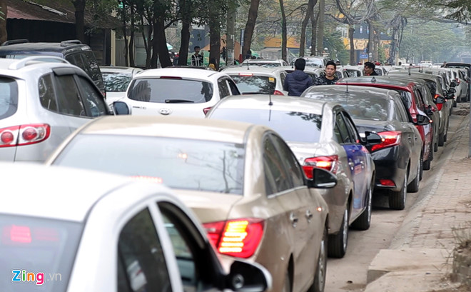 Uber and Grab subject to tax in Hanoi