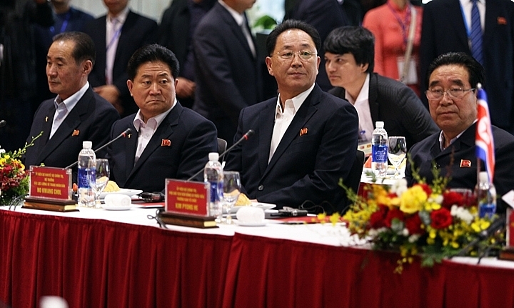 DPRK representatives visit VinFast automobile manufacturing facility