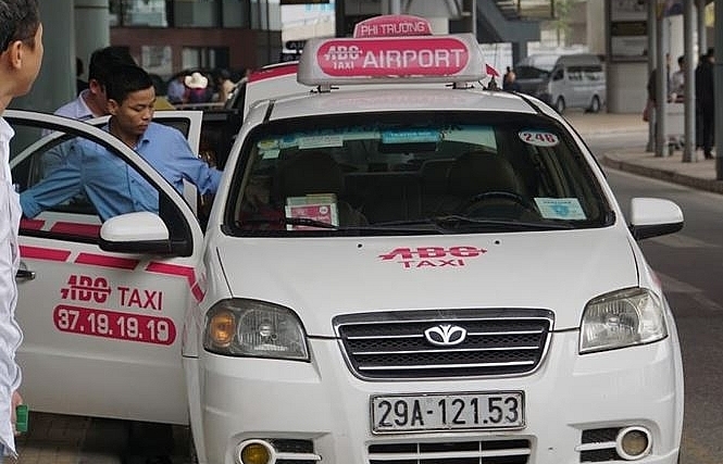 Taxi associations request temporary policy to hamper Uber and Grab