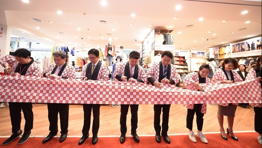 Fashionaholics excited over official launch of UNIQLO in Hanoi