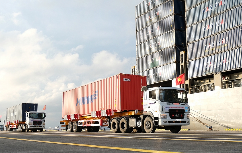 haiphong international container terminal welcomes first vessel