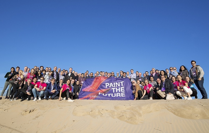 akzonobel announced 6 winners of the first challenge of paint the future