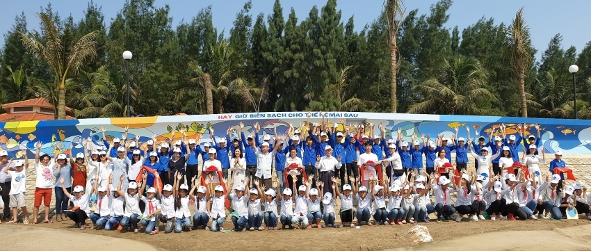 AkzoNobel sponsors 100m mural to protect ocean environment