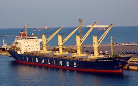 Vietnamese shipping companies running massive losses