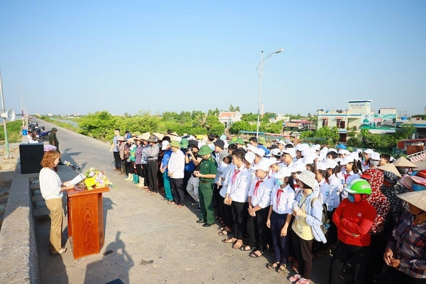 mcd swings into action for trash free seas in nam dinh