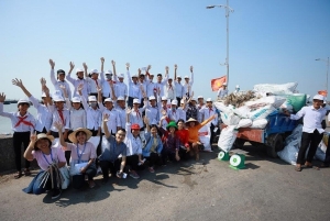 MCD swings into action for trash-free seas in Nam Dinh