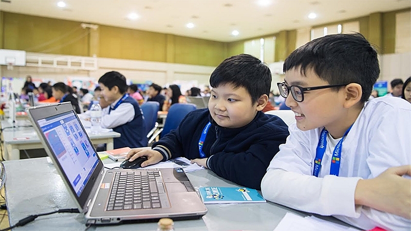 microsoft teaches ict and computer science to 200000 students
