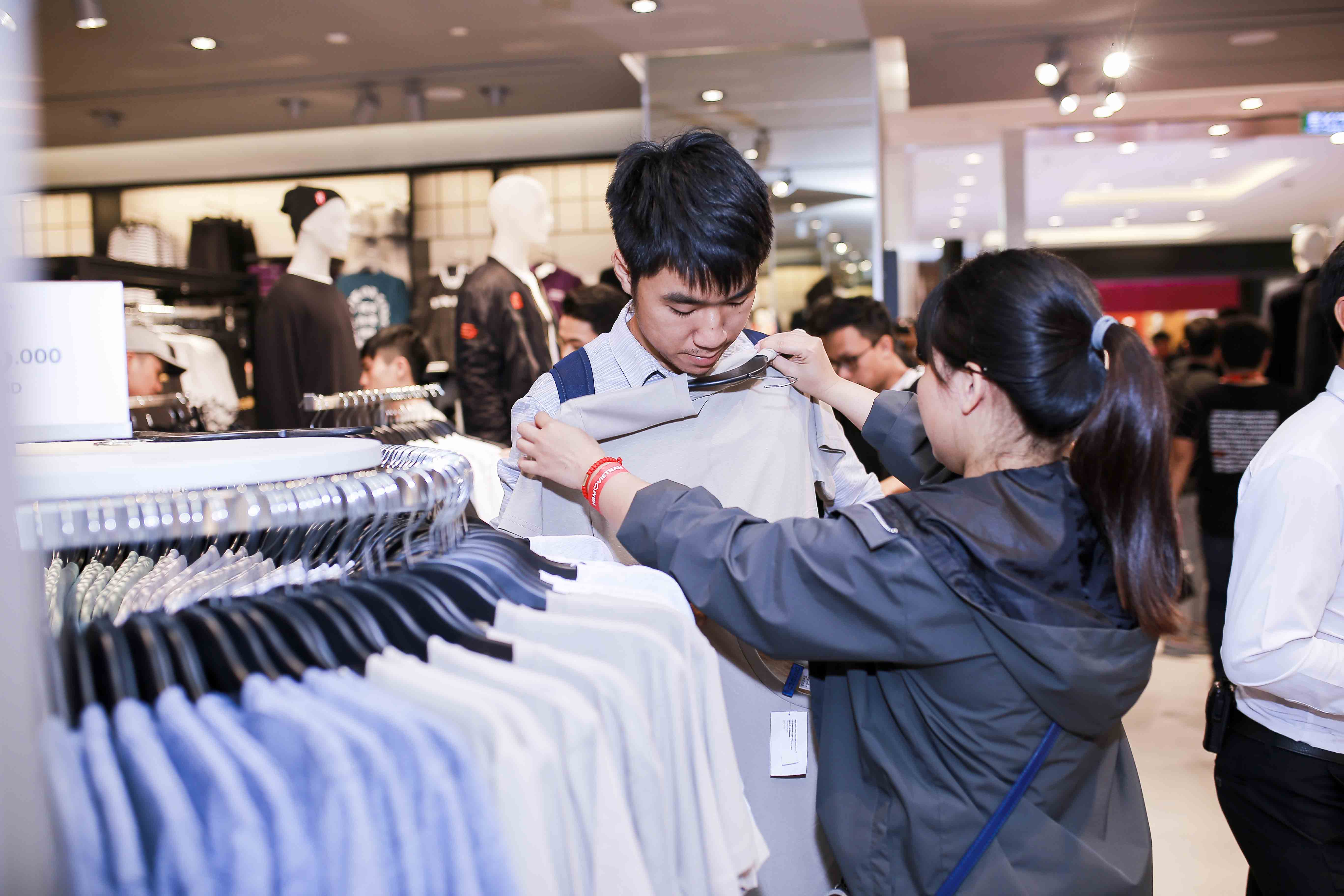 H&M welcomes over 2,000 customers on official opening day