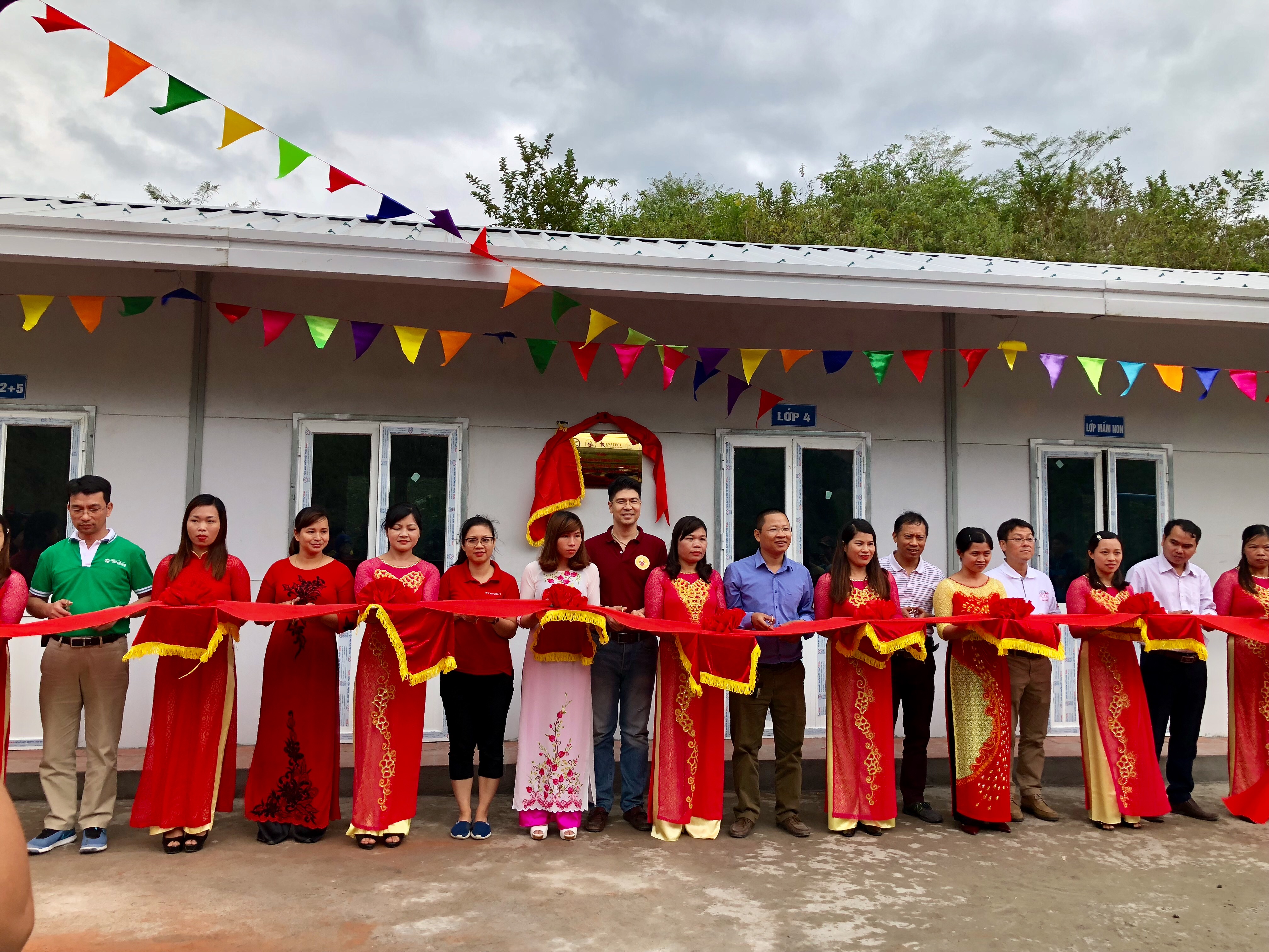 cao bang schoolchildren receive new vnd800 million facility