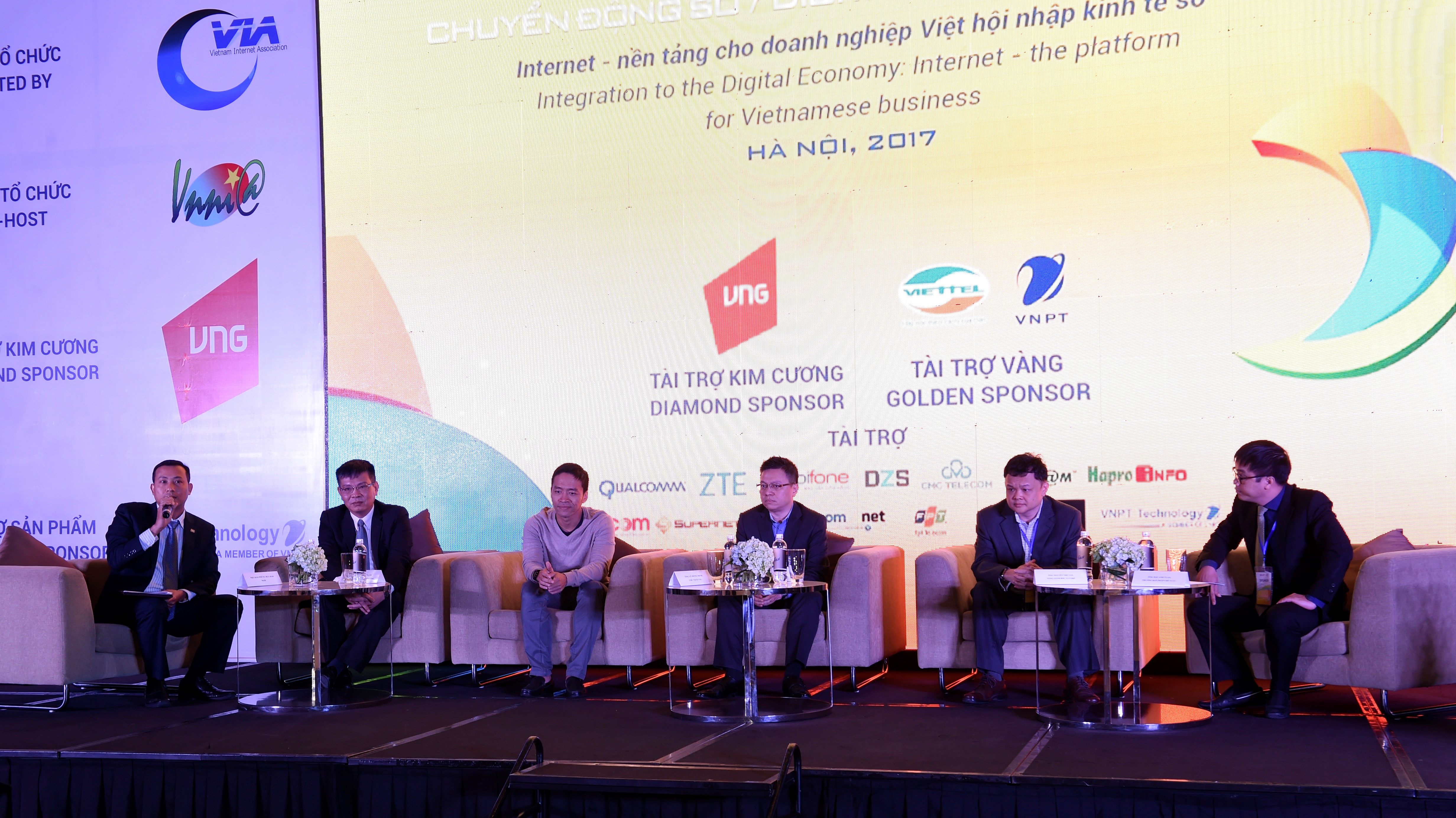 Internet Day 2017: a platform for Vietnamese businesses to integrate into digital economy