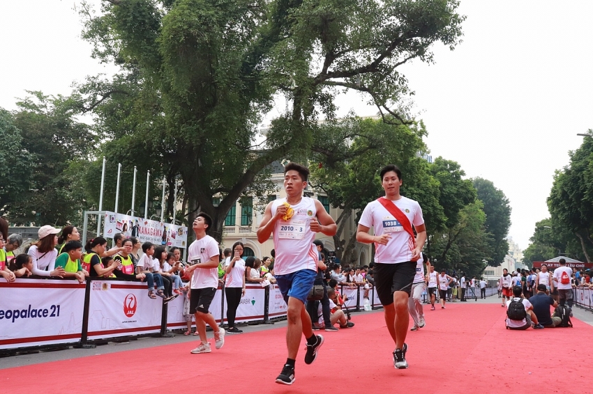 dai ichi life becomes gold sponsor of vietnam kizuna ekiden 2018