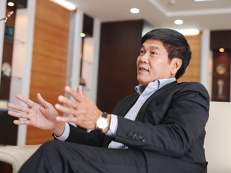 hoa phat chairman falls off forbes billionaire list