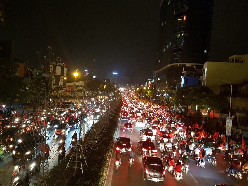 millions fill hanois street to cheer with vietnamese football team