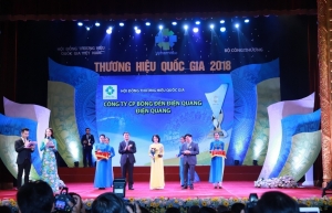 Dien Quang Lamp receives sixth consecutive Vietnam Value award