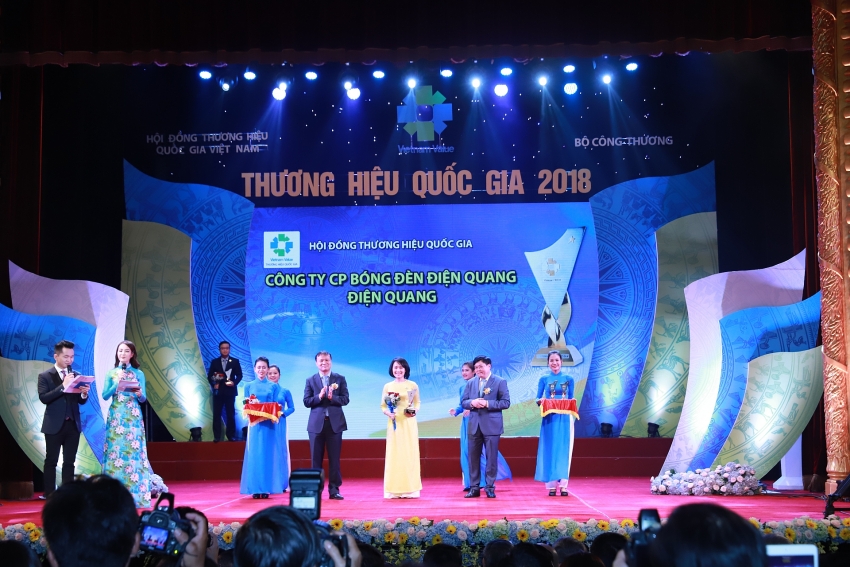 dien quang lamp receives sixth consecutive vietnam value award