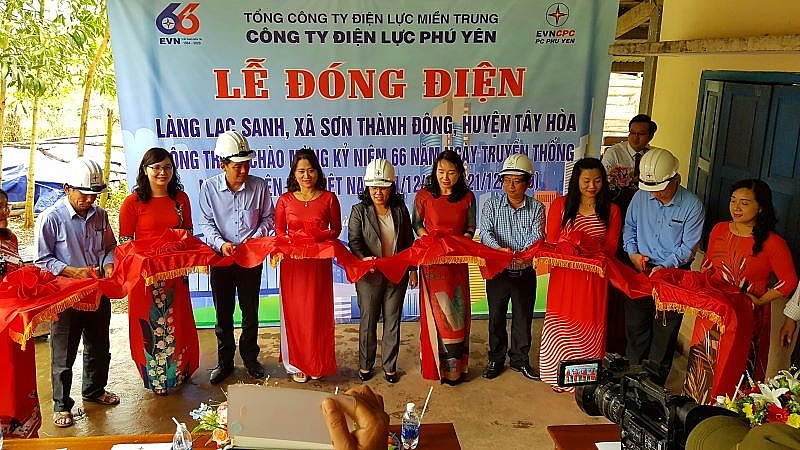 100 per cent households in phu yen connect with national power grid